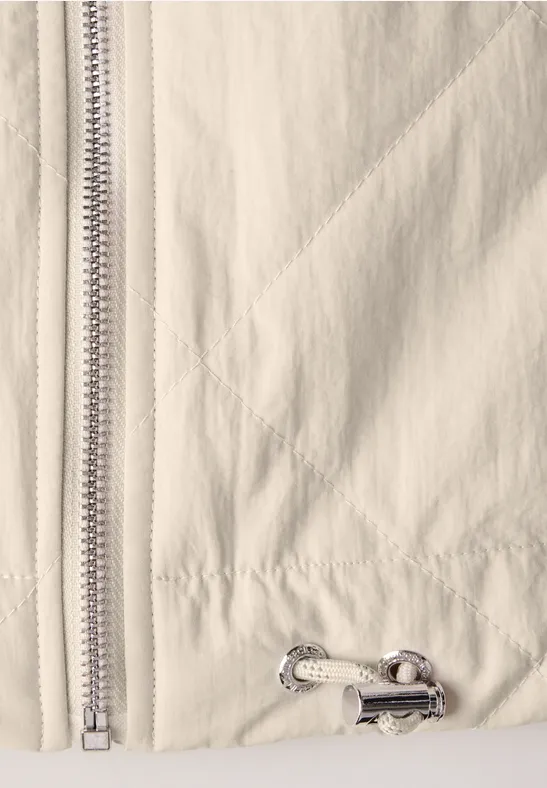 Leichte Steppjacke mit Hemdkragen