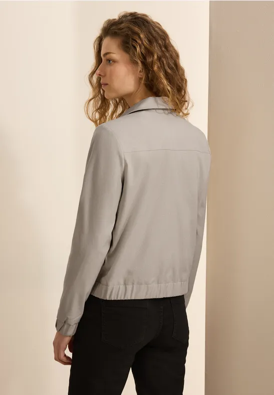 Kurze Jacke mit Glitzereffekt