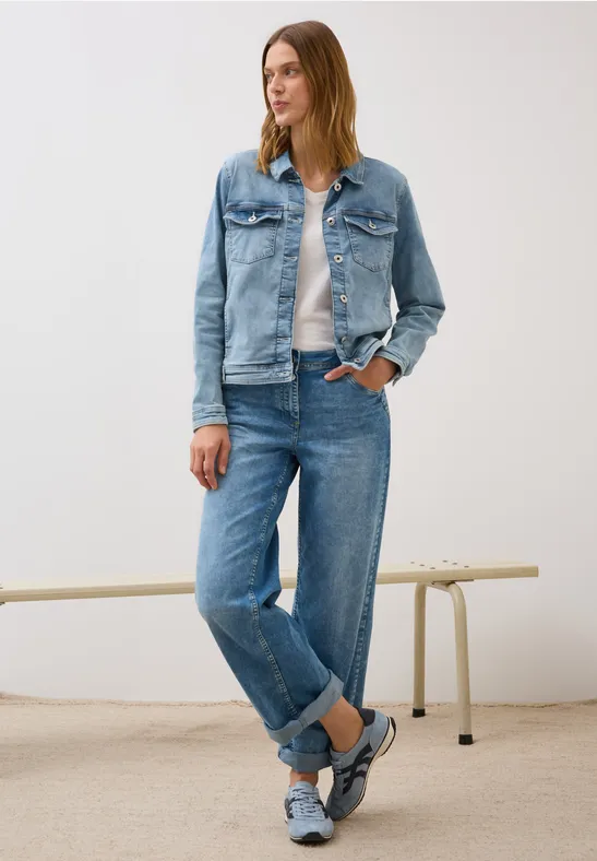 Klassische Jeansjacke mit Knopfleiste