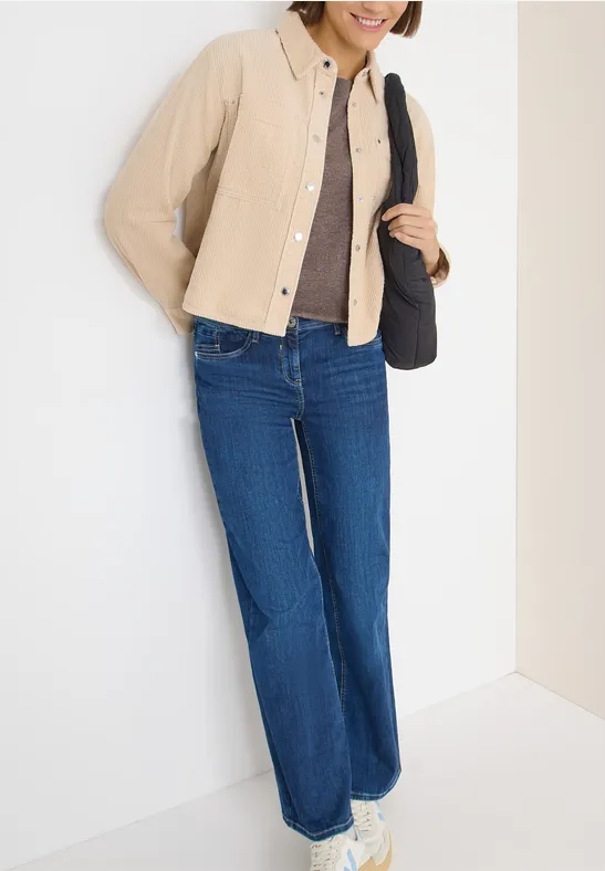 Kurze Cordjacke im Overshirt-Stil