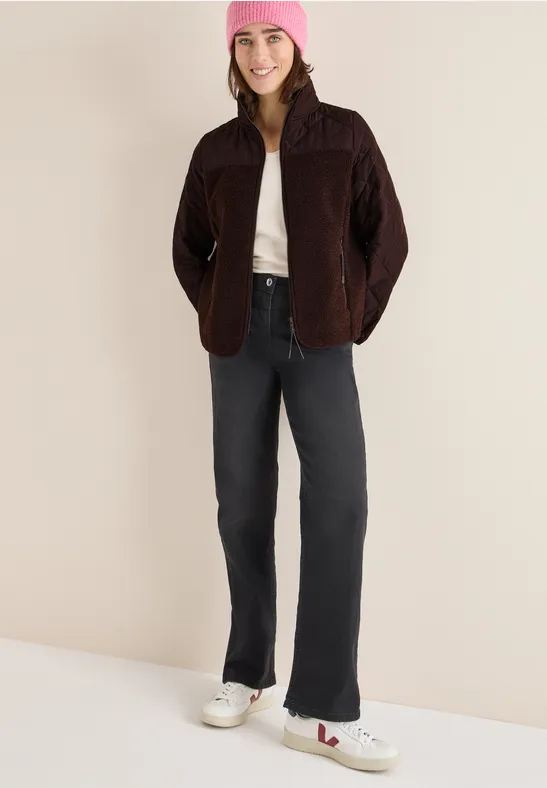 Hybride Teddy- und Steppjacke