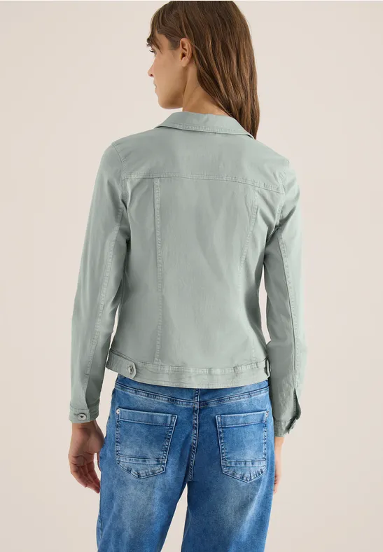 Klassische farbige Denim-Trucker-Jacke
