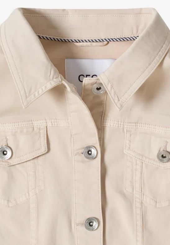 Klassische farbige Denim-Jacke