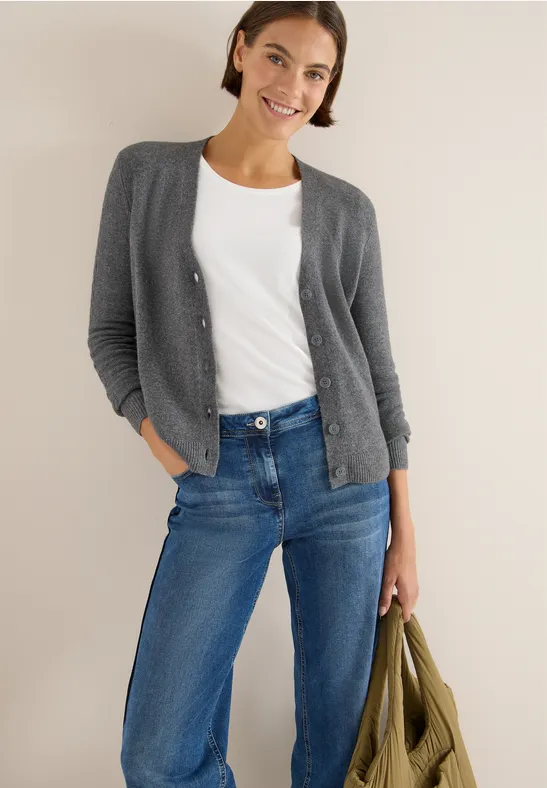 Strickjacke mit Knopfleiste und Details