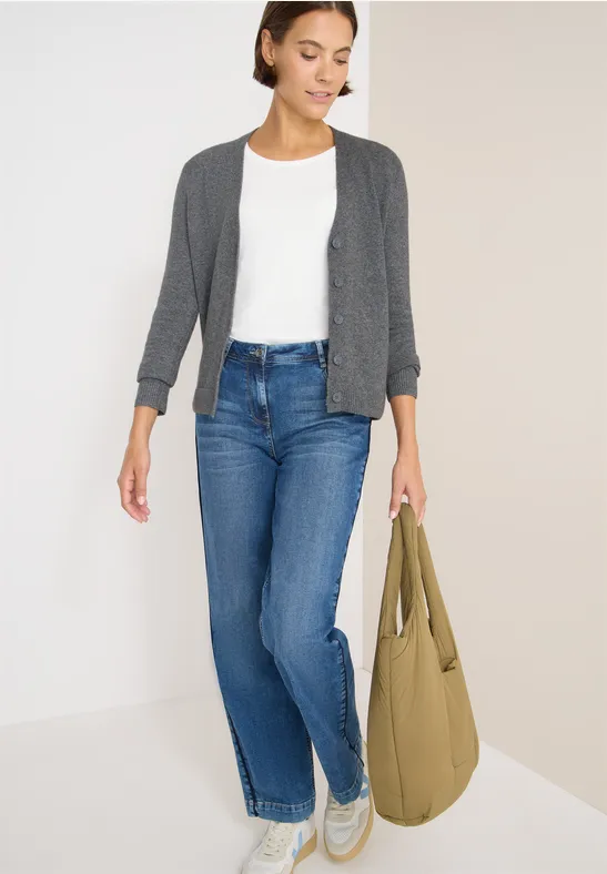 Strickjacke mit Knopfleiste und Details