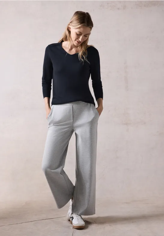 Feinstrickpullover mit V-Ausschnitt