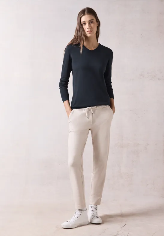 Feinstrickpullover mit V-Ausschnitt