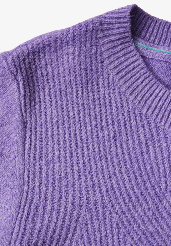 Strukturierter Rundhals-Pullover mit Chevron-Muster