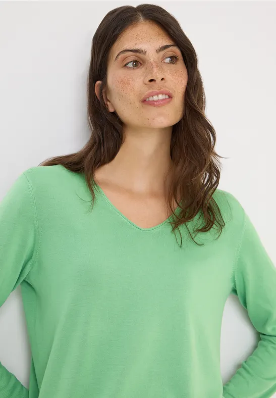 Weicher Strickpullover mit V-Ausschnitt