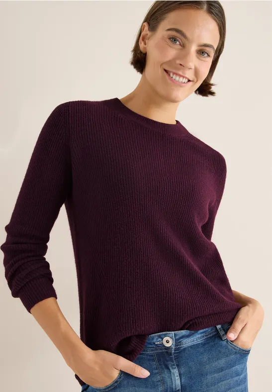Gerippter Strickpullover mit Rundhalsausschnitt