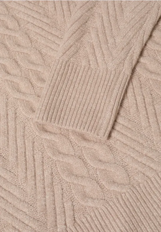 Strukturierter Zopfstrickpullover