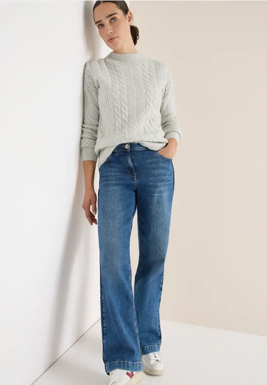 Strukturierter Rollkragenpullover mit Zopfmuster