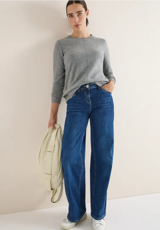 Weicher Strickpullover mit Ziernaht vorne