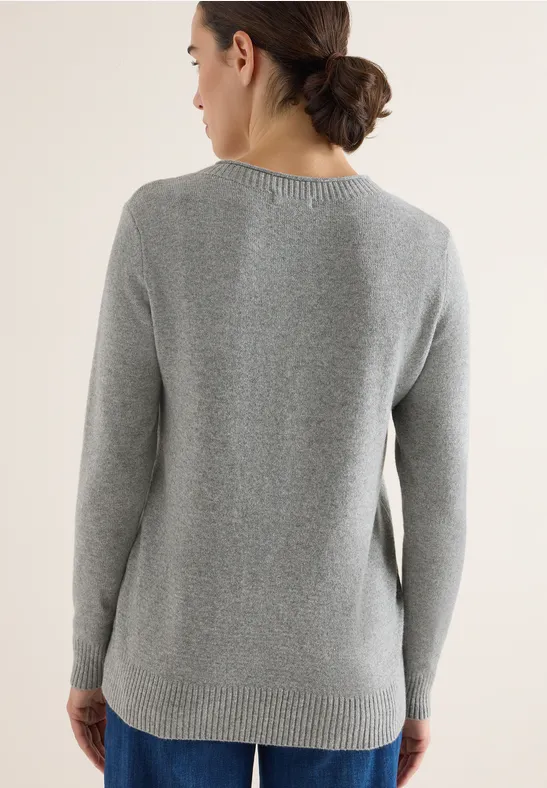 Weicher Strickpullover mit Ziernaht vorne