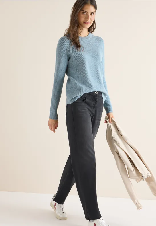 Feingerippter Rundhals-Strickpullover
