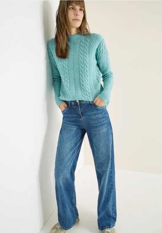 Struktur-Pullover mit Zopfstrick-Mix