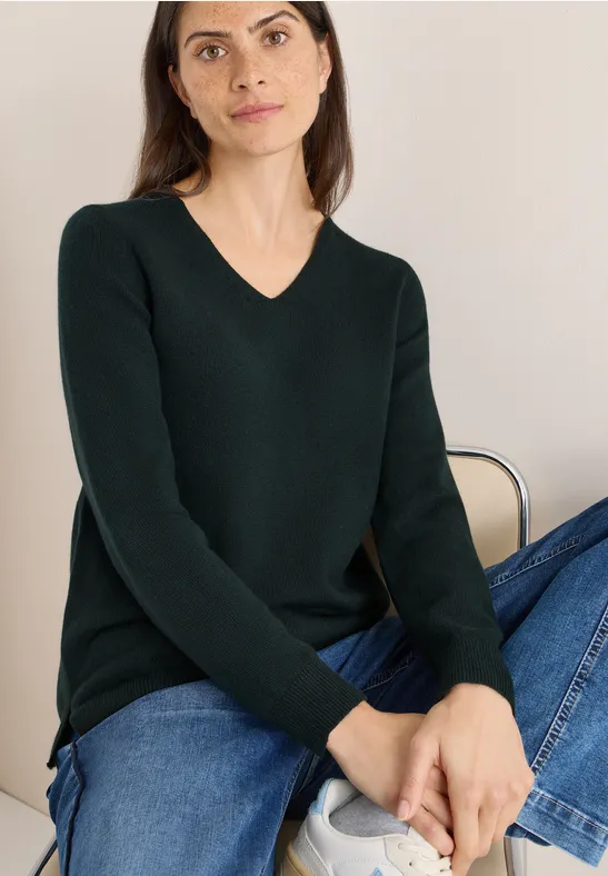 Kuscheliger Strickpullover mit V-Ausschnitt