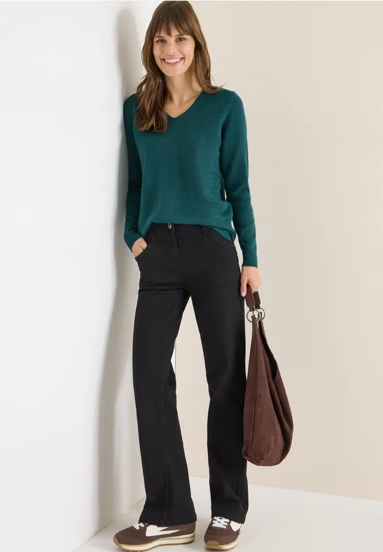 Kuscheliger Strickpullover mit V-Ausschnitt