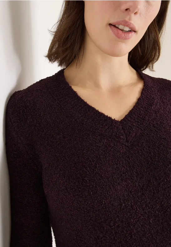 Kuscheliger Bouclé-Pullover mit V-Ausschnitt