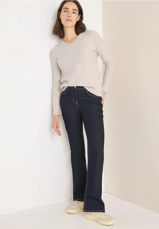 Gemütlicher V-Ausschnitt Bouclé-Strickpullover
