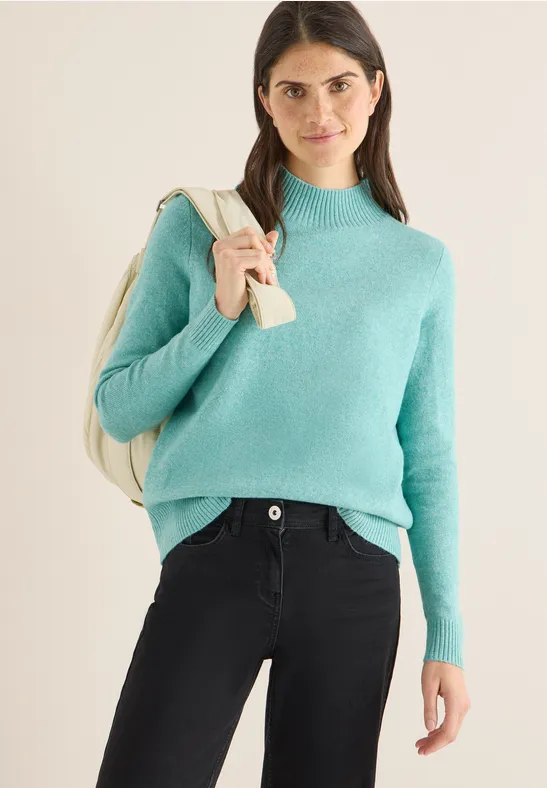 Gemütlicher Stehkragen-Strickpullover