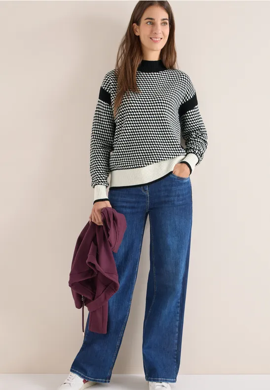 Strukturierter Strickpullover mit Stehkragen