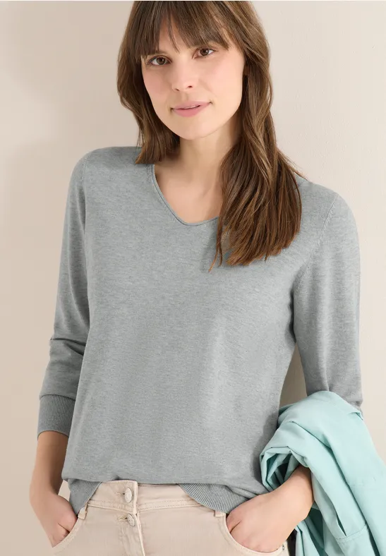 Minimalistischer Feinstrickpullover mit Rundhals