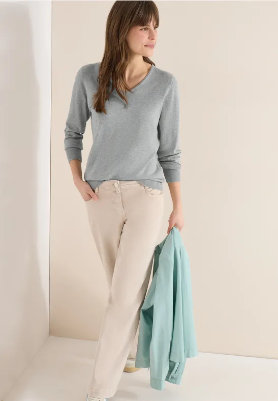 Minimalistischer Feinstrickpullover mit Rundhals