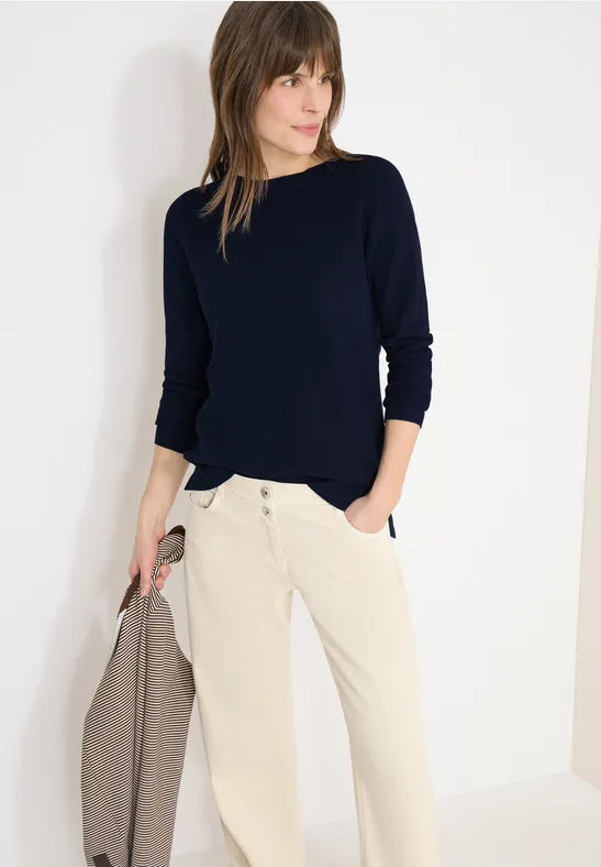 Feinstrickpullover mit U-Boot-Ausschnitt