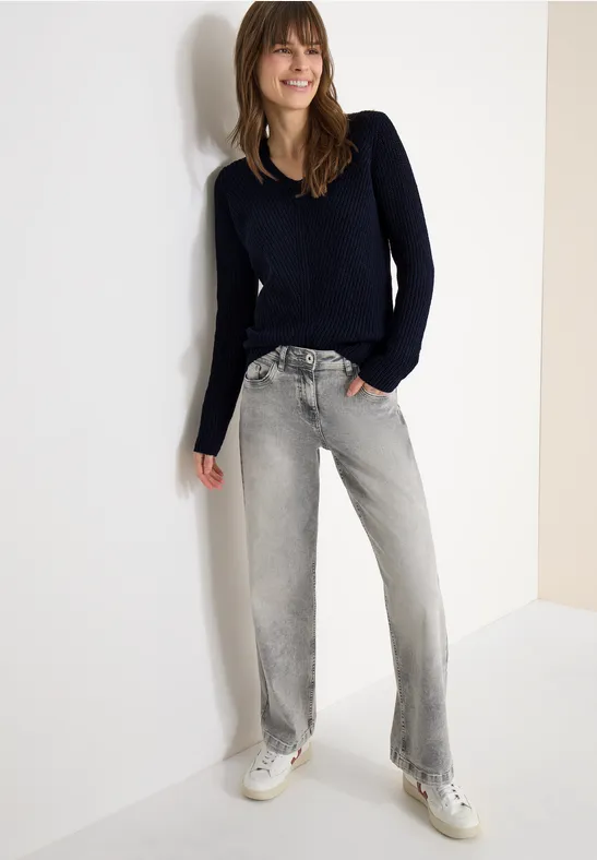 Feinstrickpullover mit U-Boot-Ausschnitt