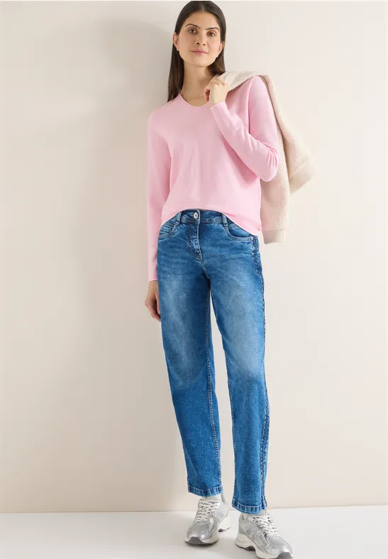 Feinstrickpullover mit abgerundetem V-Ausschnitt