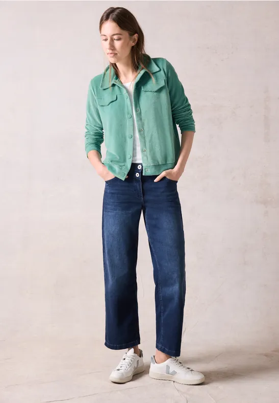 Weiche Cordjacke im Hemdstil