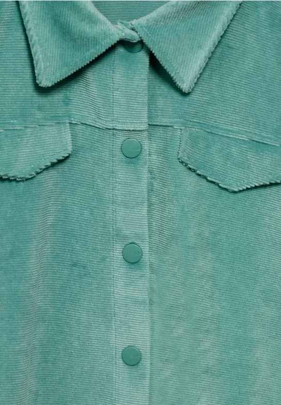Weiche Cordjacke im Hemdstil