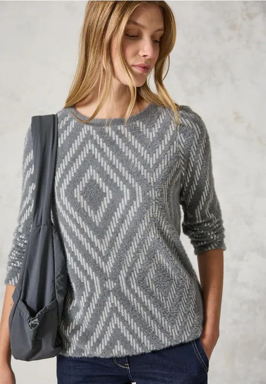 Flauschiger Pullover mit grafischem Rautenmuster