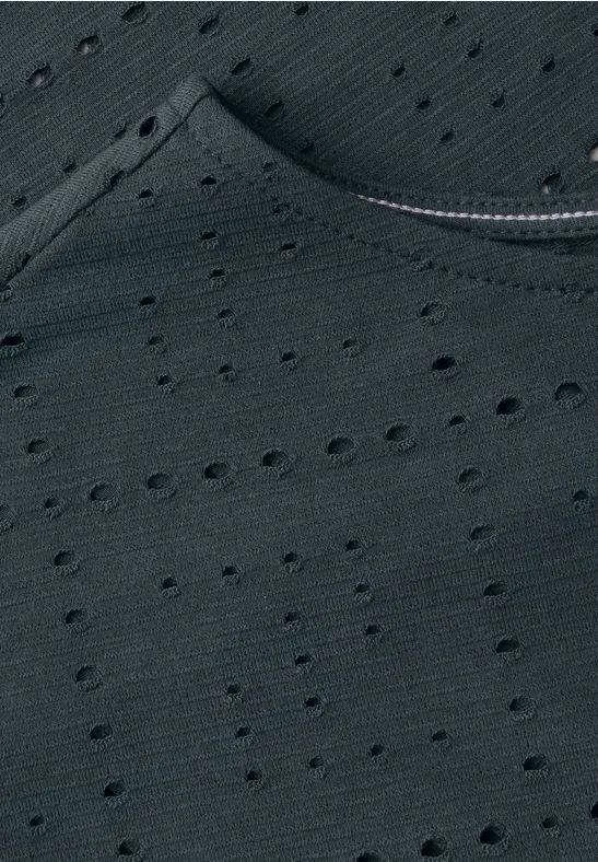 Geometrisches Ajour-Top mit Bootausschnitt