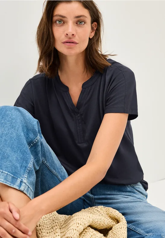 Lässiges T-Shirt mit Split-Neck