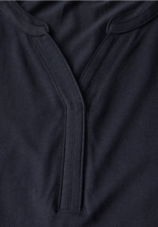 Lässiges T-Shirt mit Split-Neck