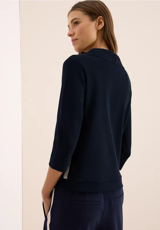 Sportliches Shirt mit Galonstreifen