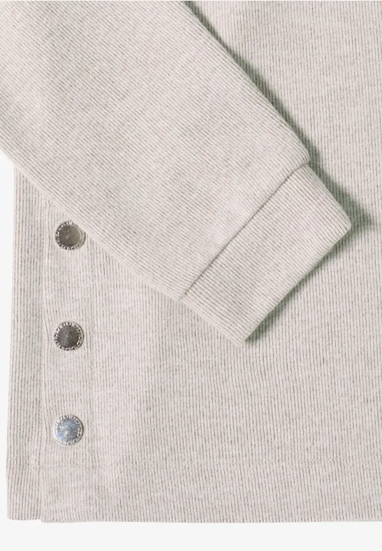 Melange-Langarmshirt mit dekorativen Knöpfen