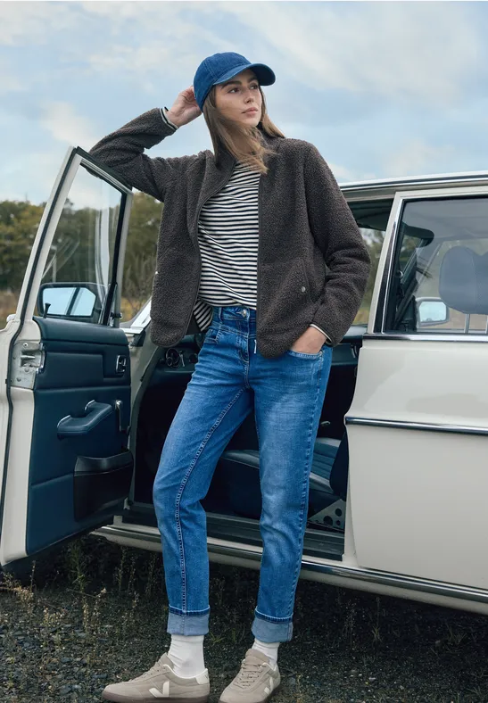 Feingestreiftes Shirt mit U-Boot-Ausschnitt