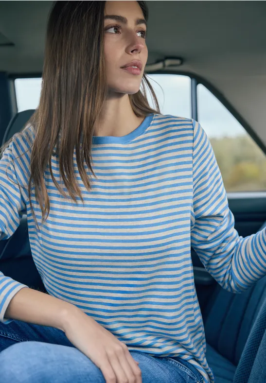 Feingestreiftes Shirt mit U-Boot-Ausschnitt