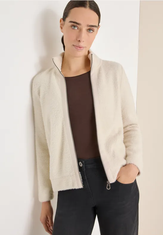Kuschelige Federgarn-Strickjacke mit Reißverschluss