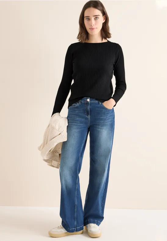 Klassisches Rippshirt mit U-Boot-Ausschnitt