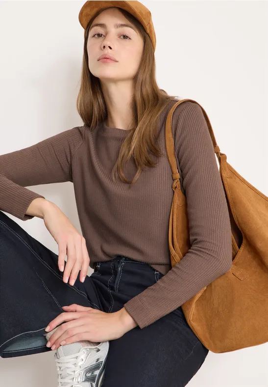 Geripptes Langarmshirt mit U-Boot-Ausschnitt