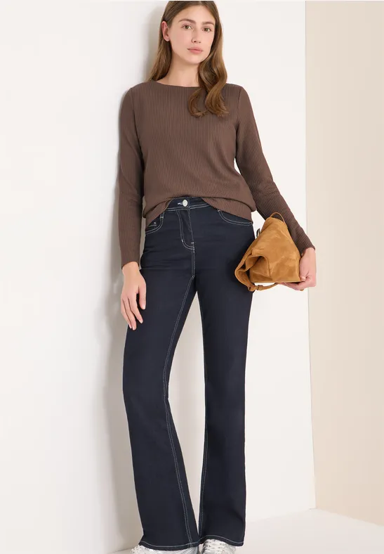 Geripptes Langarmshirt mit U-Boot-Ausschnitt