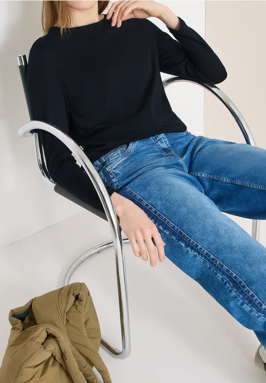 Elegantes Jersey-Shirt mit U-Boot-Ausschnitt