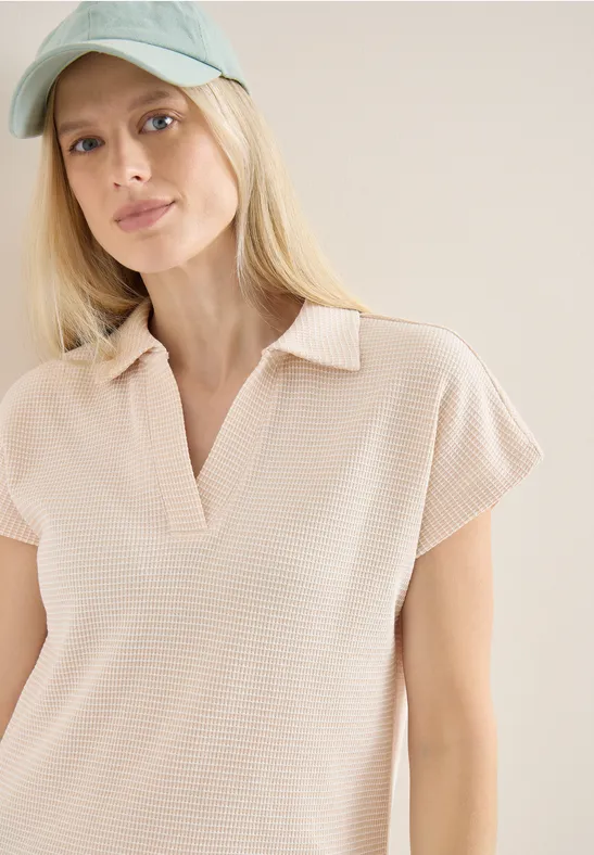 Strukturiertes Poloshirt mit V-Ausschnitt
