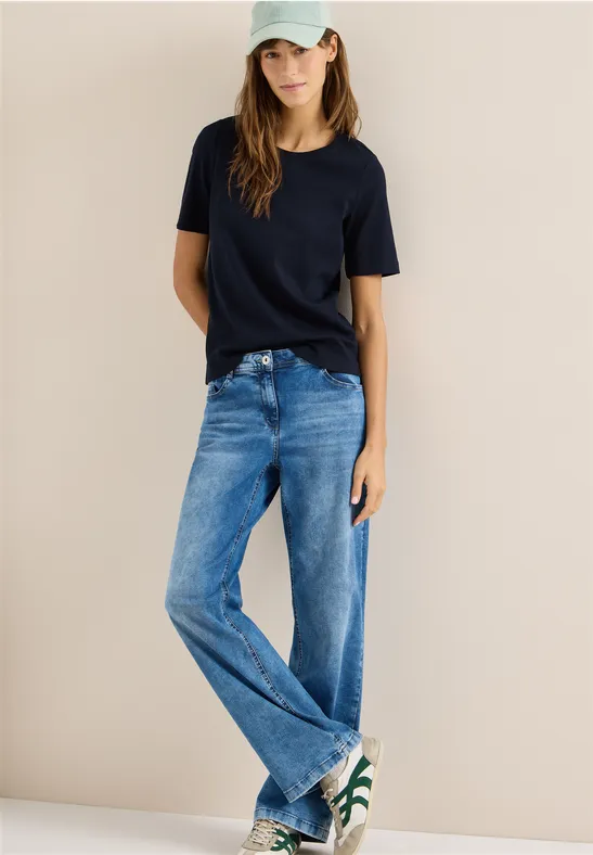 Kurzärmeliges Basic-Shirt in Rippstruktur
