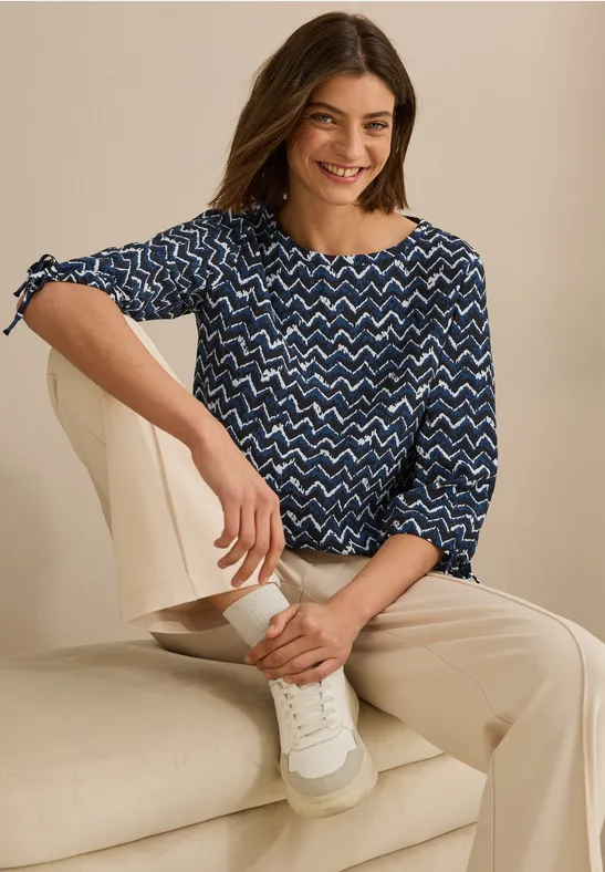 Leichte Bluse mit abstraktem Muster