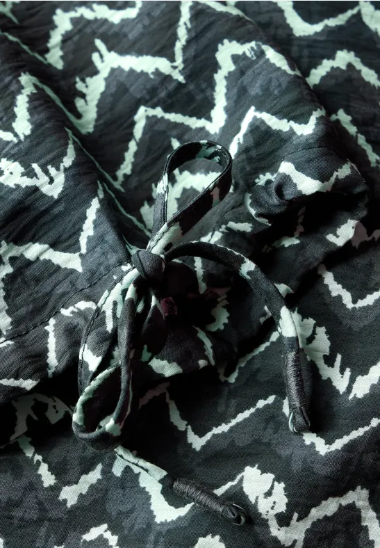 Bluse mit abstraktem geometrischem Muster